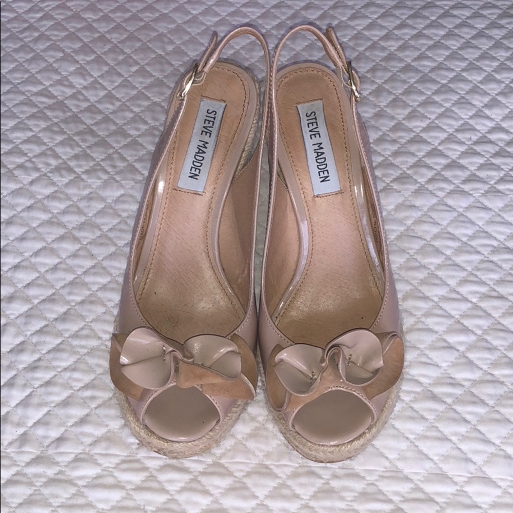 Steve Madden nude wedges!